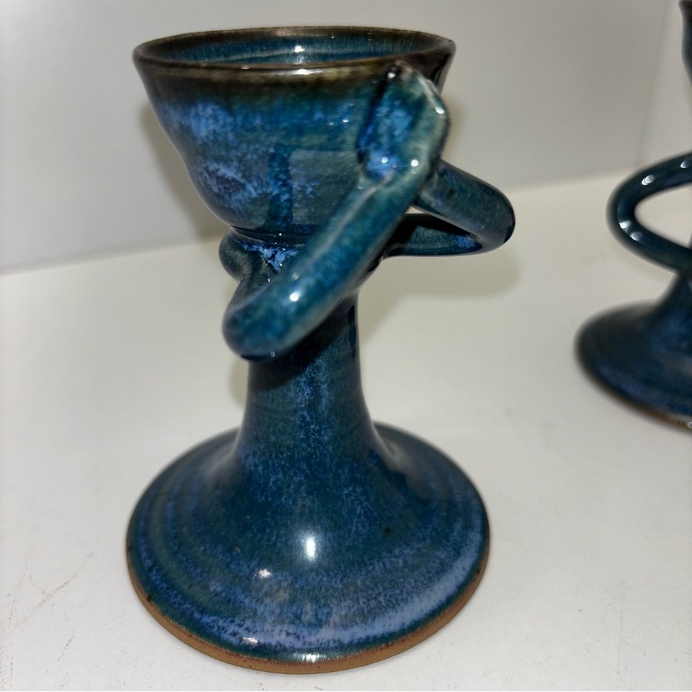 Set of 2 blue glazed ceramic anthropomorphic egg cups with arms - Picture 2 of 5